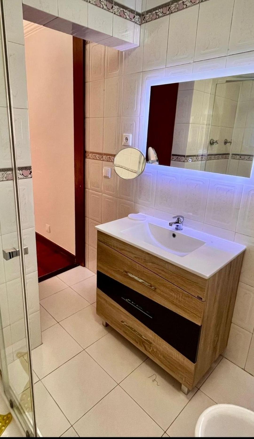 Апартаменти Quarto Boa Localizacao Com Cozinha E Casa De Banho Капаріка Екстер'єр фото